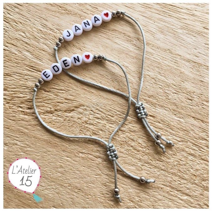 Lot de deux bracelets (écriture noire)