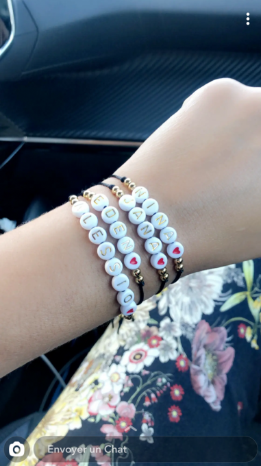Lot de deux bracelets (écriture dorée)