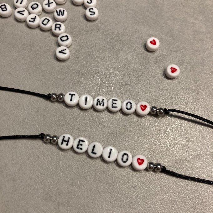 Lot de deux bracelets (écriture noire)